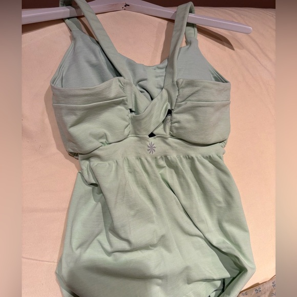 Athleta Tank Top Twist Style Mint Green Nylon Spandex Size Small - Picture 2 of 6